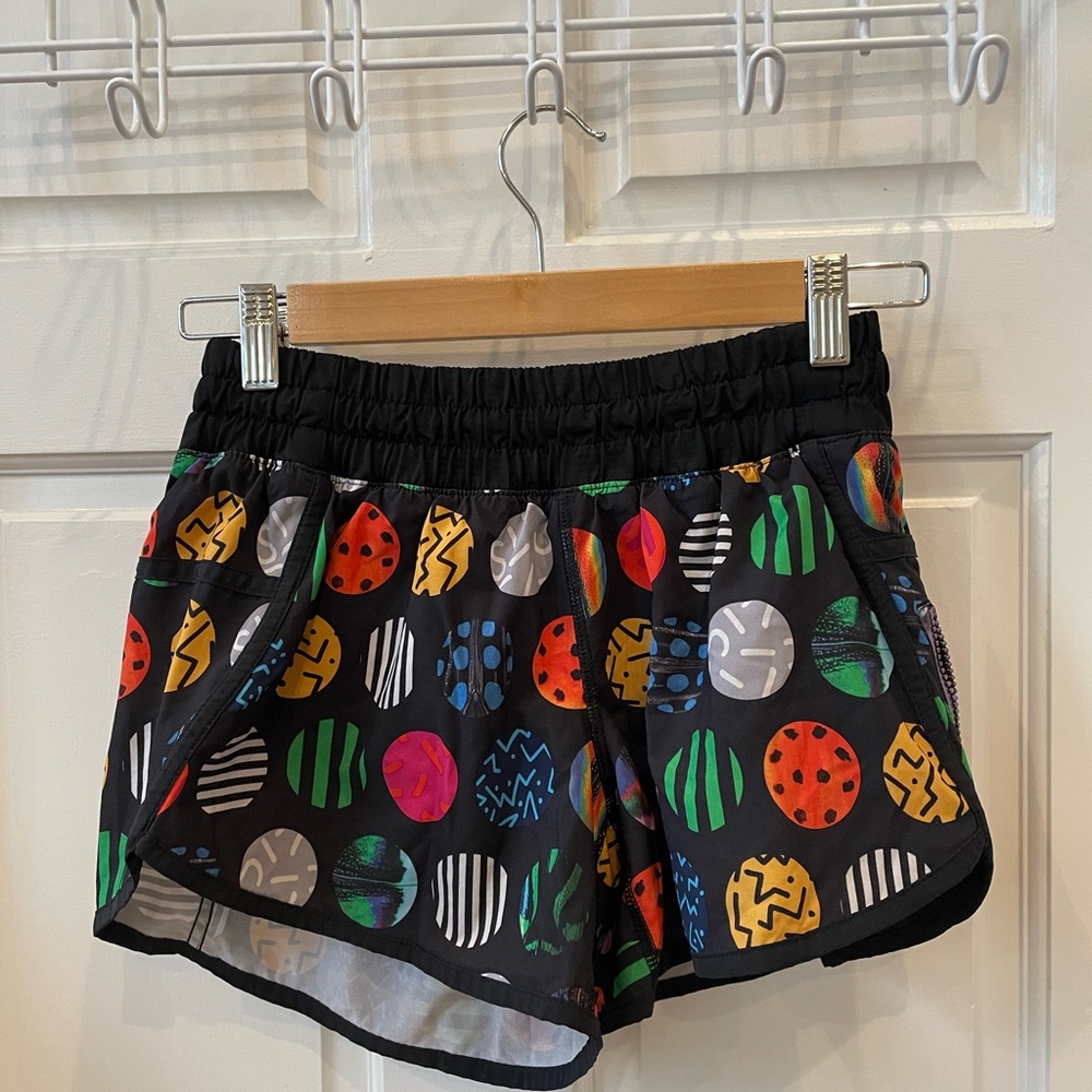 Lululemon tracker shorts (limited edition Seawheeze Pattern) - size 6